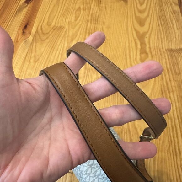 Michael Kors Isabella Convertible Shoulder Bag Purse Over The Shoulder Cream - Picture 12 of 14